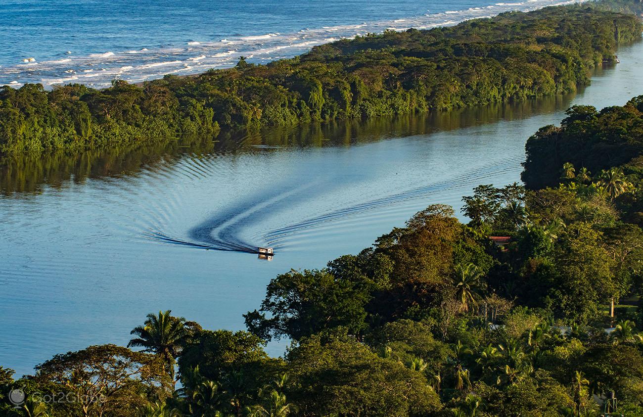 Costa Rica: from Tortuguero to Vulcano Arenal